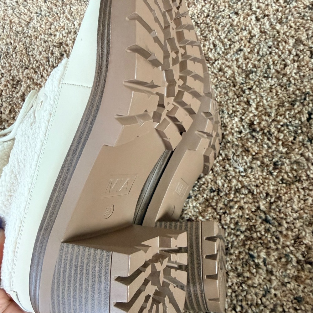 Mia Alpine Sherpa Boots - Picture 7 of 10